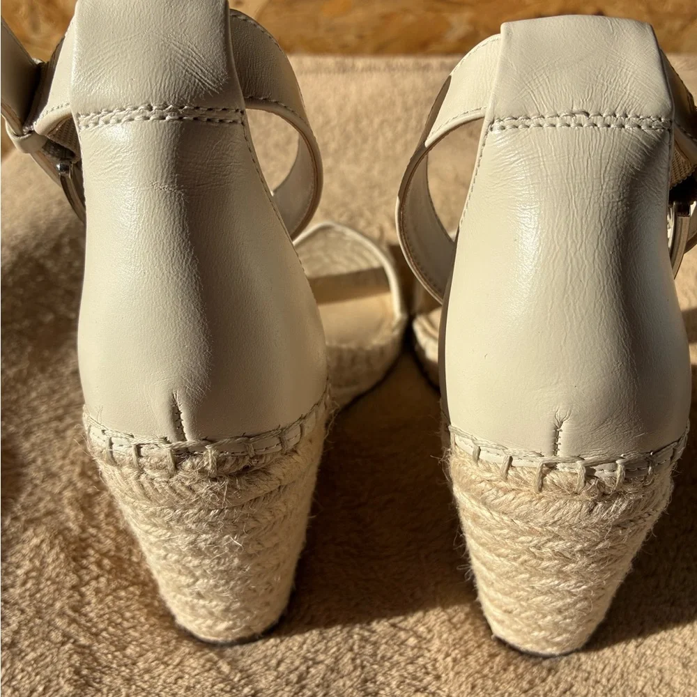 NWOT VINCE CAMUTO Meddrina Ankle Strap Sandal - Natural Size 9